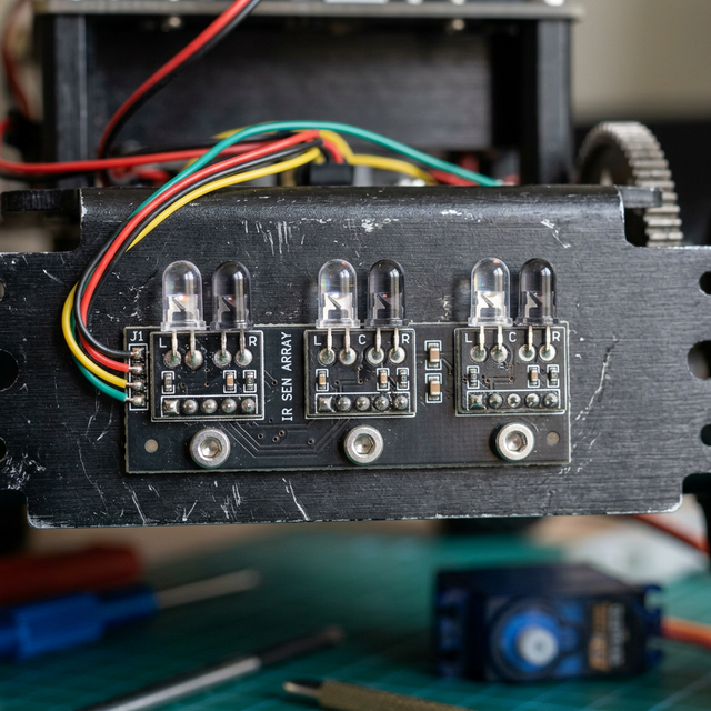 ir_sensor_array_detail_1772704523332.png